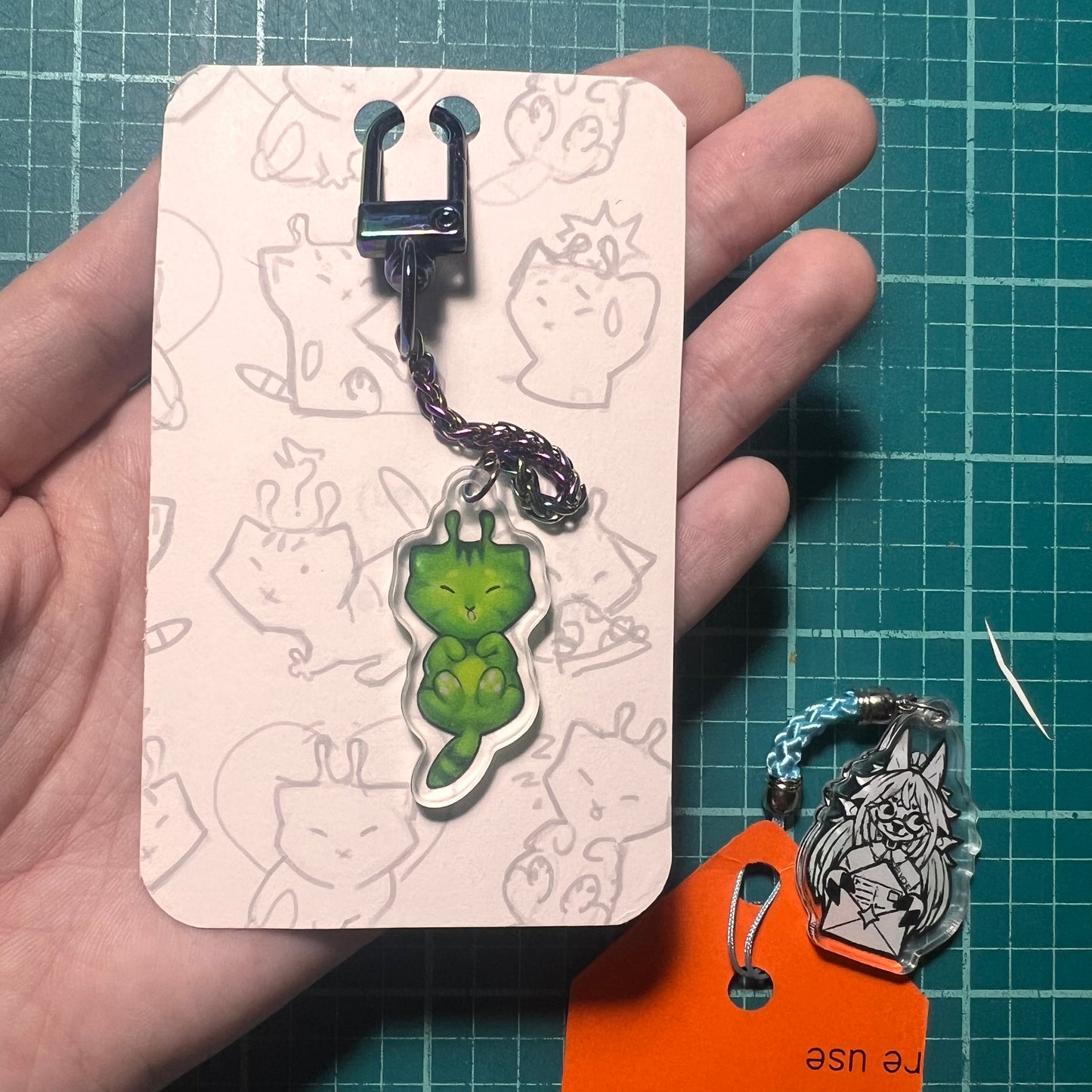 Small Alienkitty Glorp Keychain 1.5in | 3cm